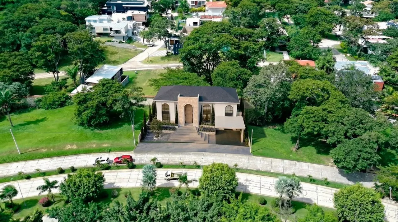 Foto 9 de Terreno en Venta en Urubo Golf