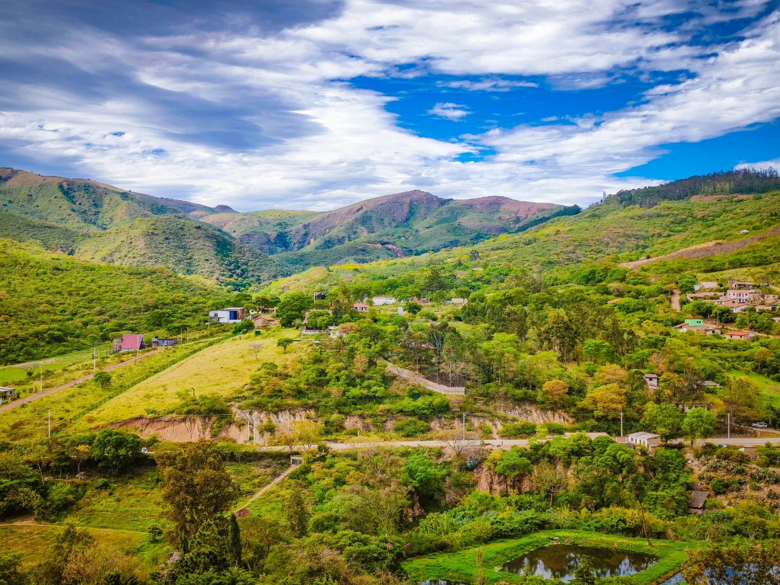 Foto 11 de 2 Hectáreas en Venta en Colina con Vista a Samaipata